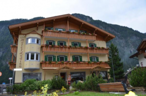 Hotel Ladina Campitello Die Fassa